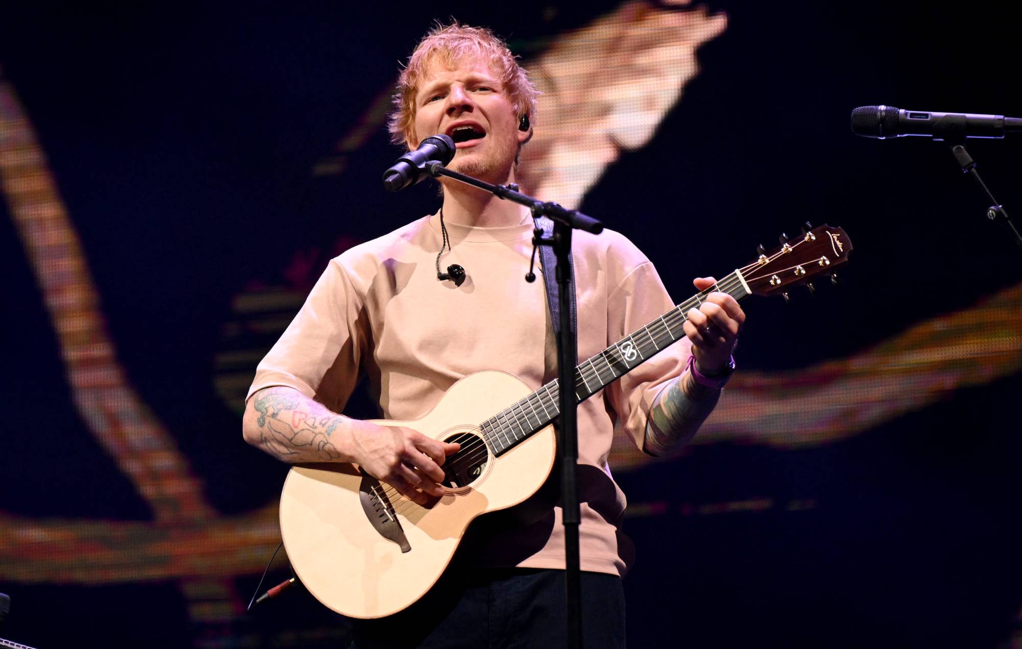 Ed Sheeran Takes the Stage Alone in Philadelphia and Apologizes After Tour Turmoil