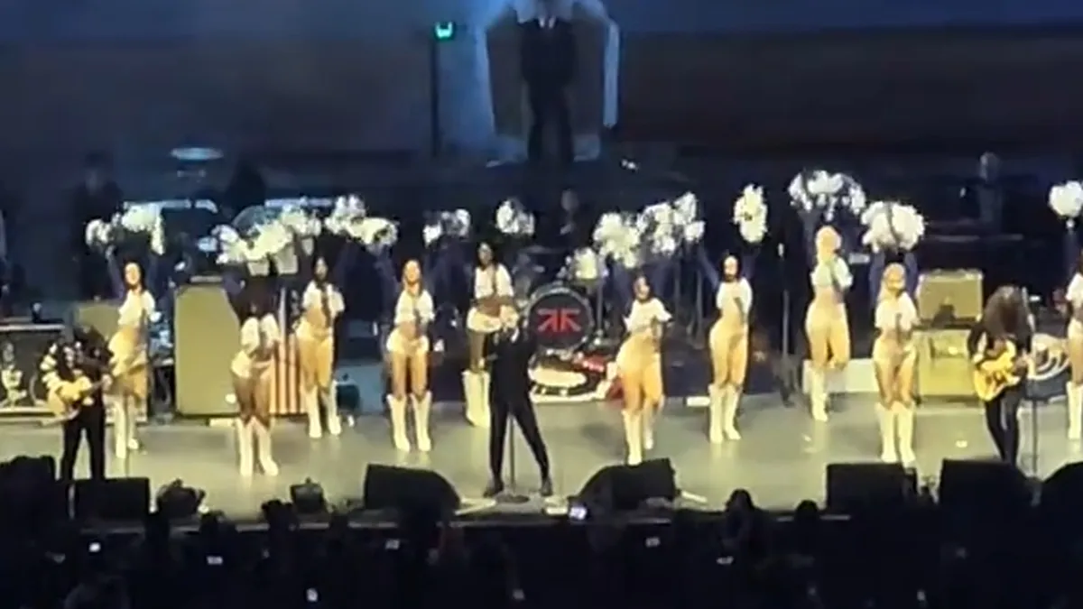 My Chemical Romance Open Hollywood Bowl Run With Dallas Cowboys Cheerleaders